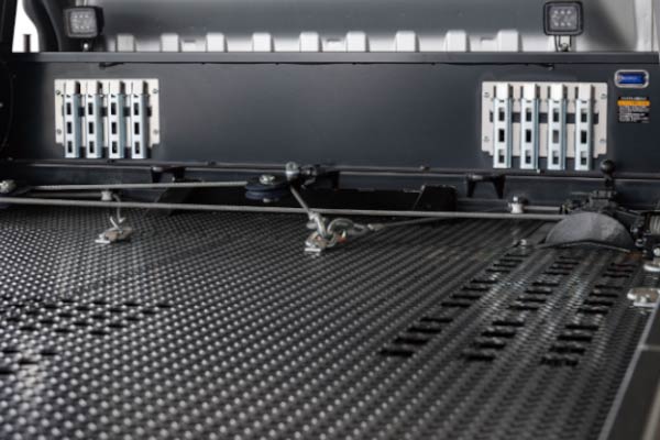 タイヤラッシング収納スペース