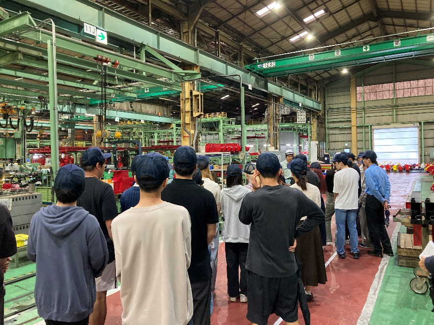 生産工程見学の様子